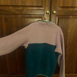 Girls Patagonia pullover, great condition, worn several times, non smoking home